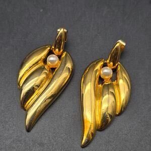Gold Tone Ribbed Leaf Earrings Faux Pearl Dangle Drop Pierced 1990s VIntage
